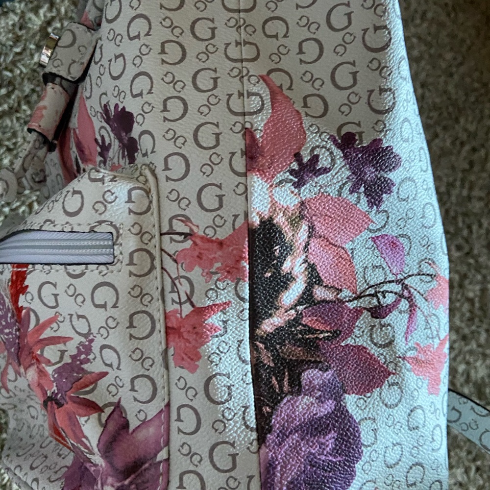 Guess Purse/Backpack - Picture 8 of 8